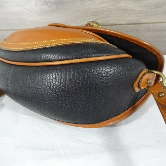 Rare Dooney & Bourke Outback Saddle Crossbody Bag - Picture 8 of 10